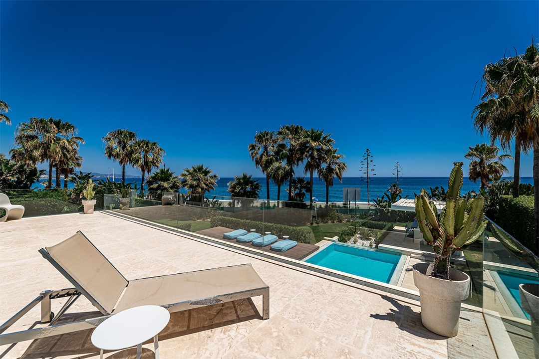 Contemporary front line beach Villa Marbella