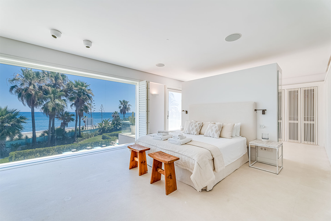 Contemporary front line beach Villa Marbella
